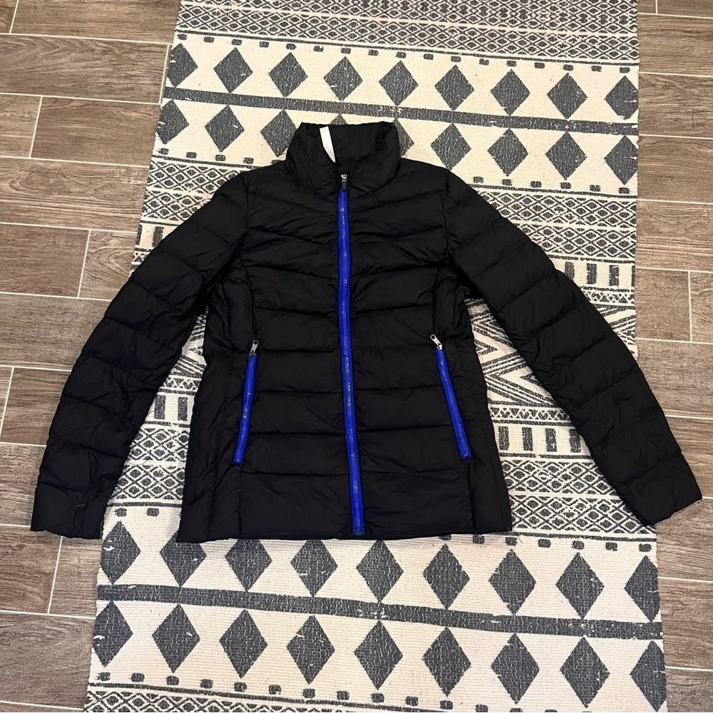𝅺Fabletics  jacket. Size medium. Brand new condition. Black/blue. Zip up. - Picture 2 of 16